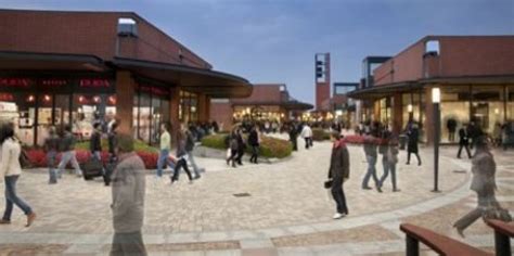 Outlet Village Vicolungo, Novara: orari, aperture, .